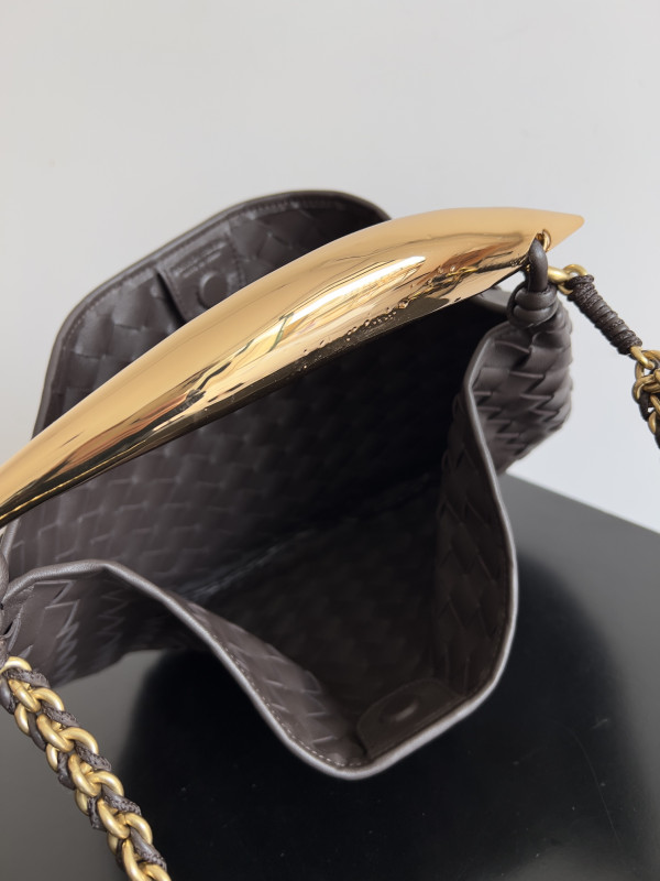 Bo*te*ga ve*ne*ta sardine with chain-33*20*4cm