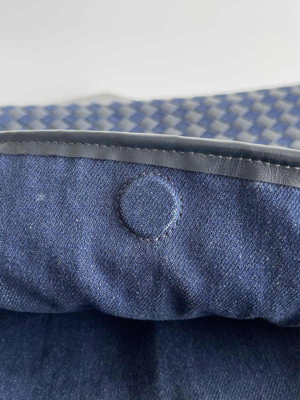 Bo*te*ga ve*ne*ta large hop