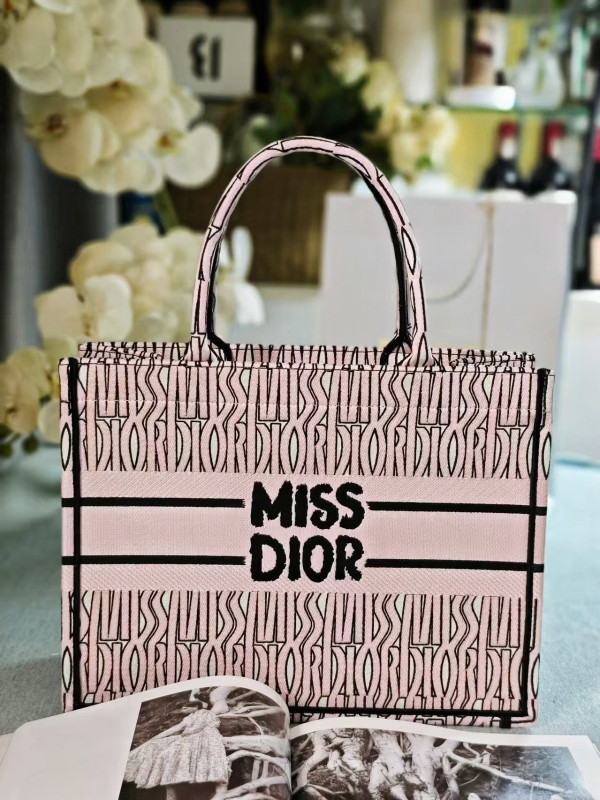 medium D*or book tote-36.5x27.5x16.5cm