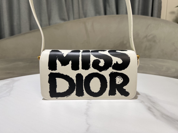 miss D*or flap bag