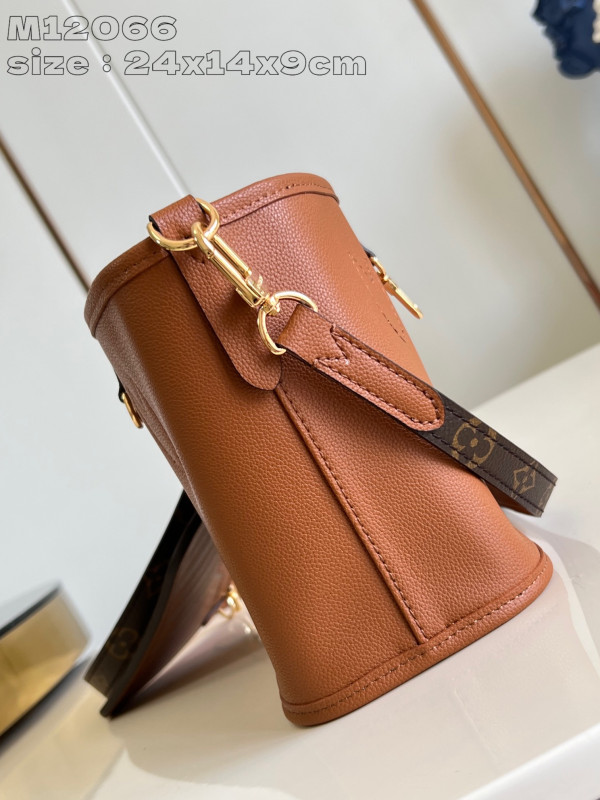 l**is V*t*n neverfull bandoulière inside out bb