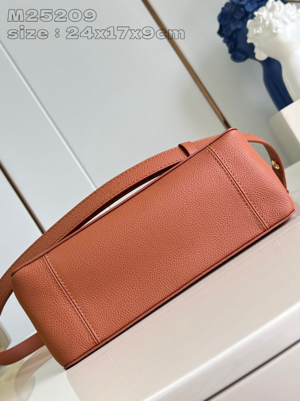 l**is V*t*n dauphine mm