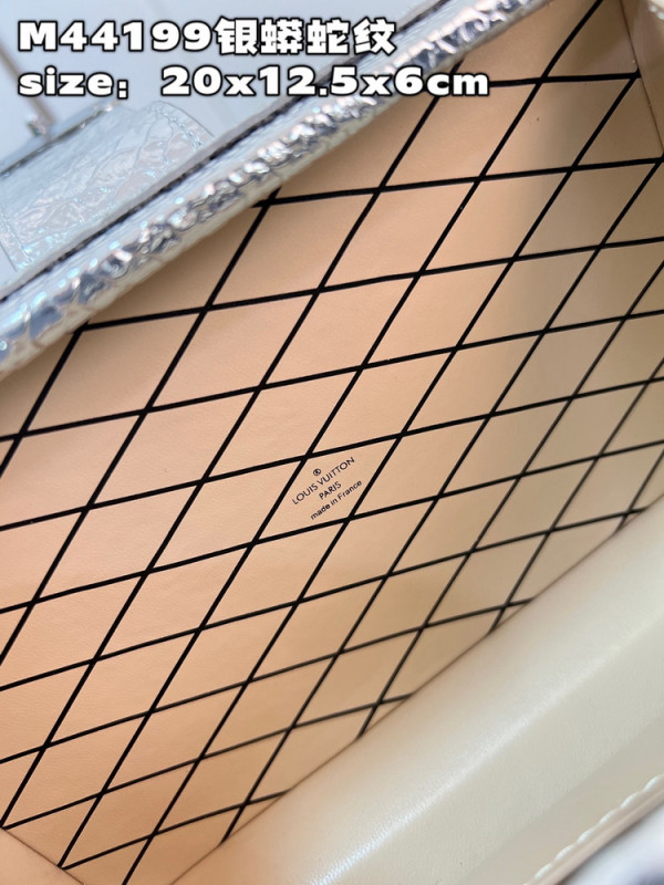 l**is V*t*n petite malle