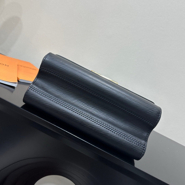 l**is V*t*n twist mm