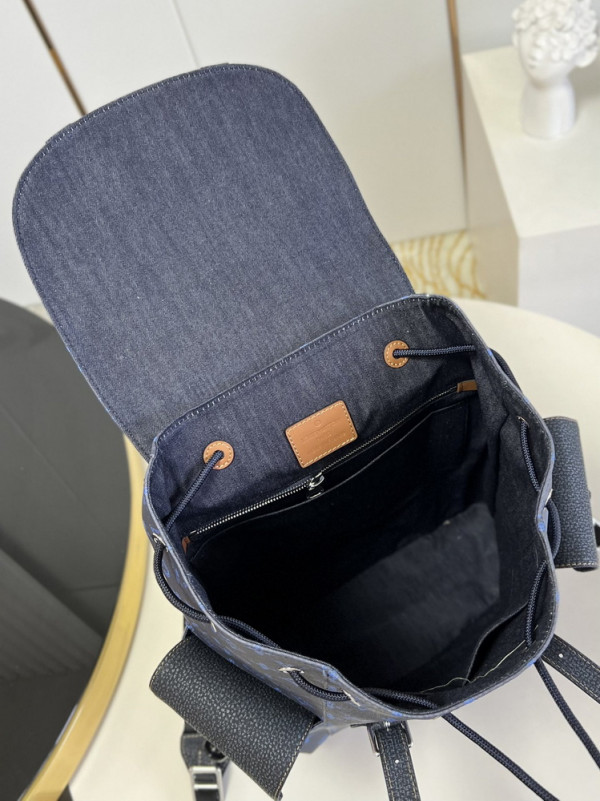 l**is V*t*n christopher mm